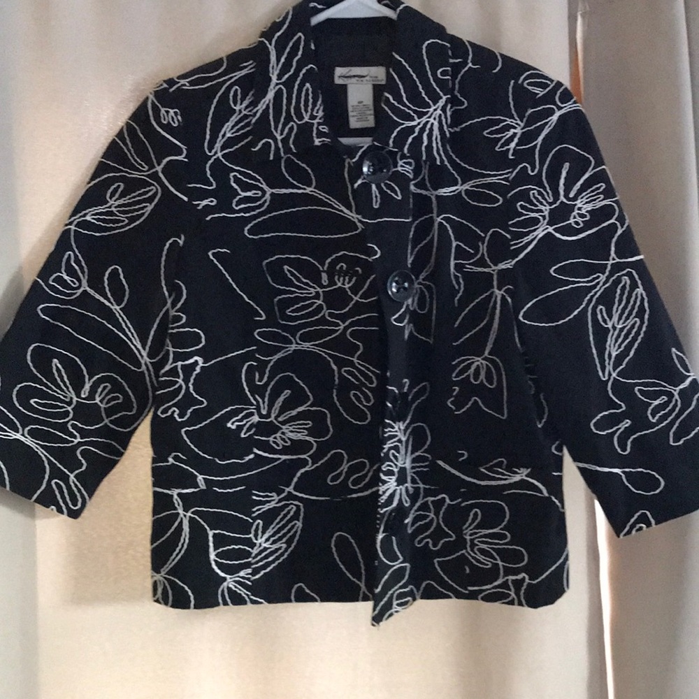 Kim Rogers jacket, size 6P. So pretty, big black buttons… lined..